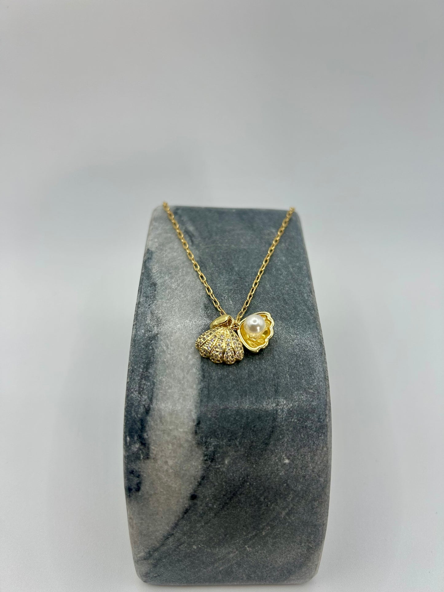Women's Shell Pearl Necklace