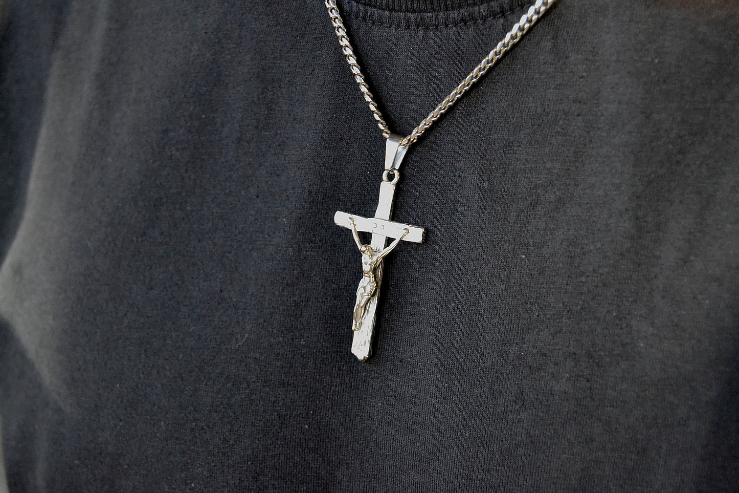 Men’s Gold Crucifix Pendant