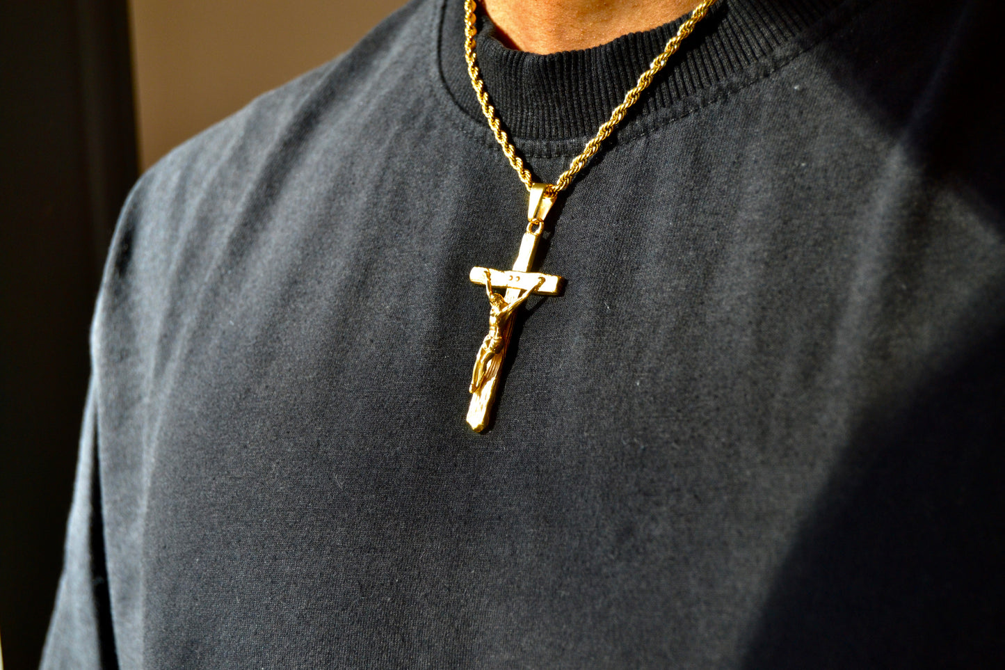 Men’s Gold Crucifix Pendant