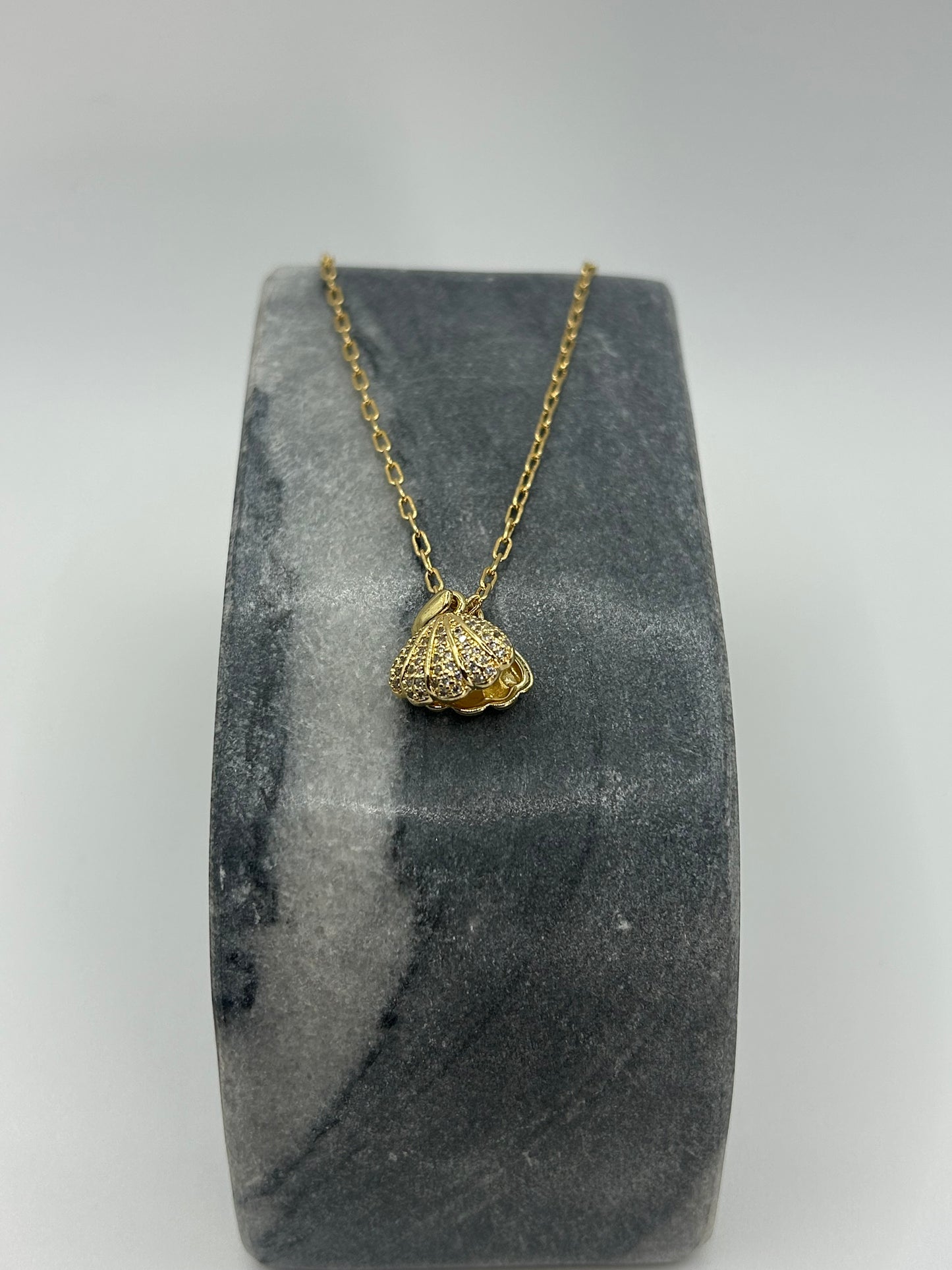 Women's Shell Pearl Necklace