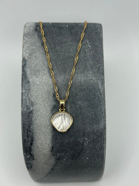 Women's Oyster Shell Necklace
