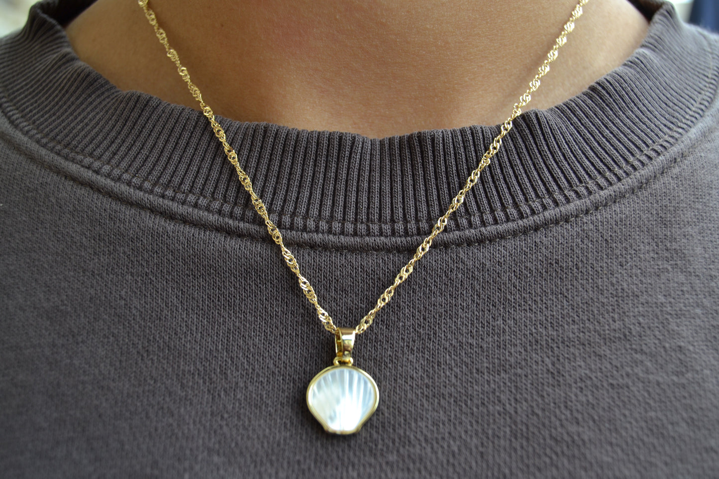 Women's Oyster Shell Necklace