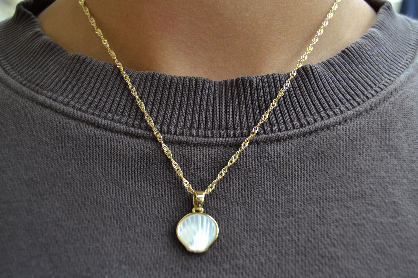Women's Oyster Shell Necklace